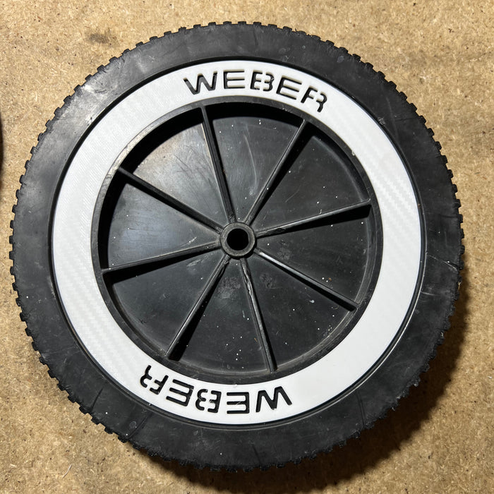 8" weber wheel insert sitting on a wooden bench top