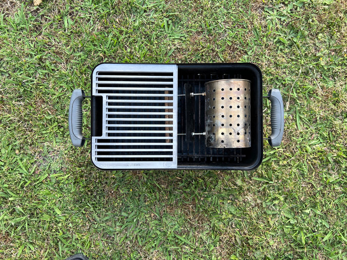 top view of the half grill fitted with a chimney inside